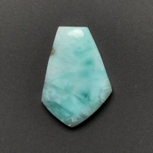 Larimar Cabochon... Cabujón de forma libre... 24x17x5 mm... 17 cts... A#G9979