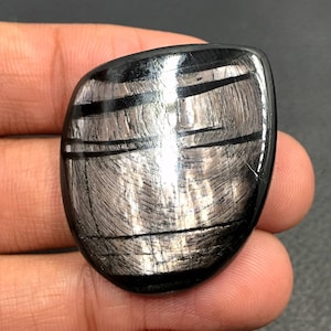 Cabochão de hiperstênio...Cabochão de labradorita de veludo... Cabochão de forma livre...34x30x6mm...72Cts...#i9591