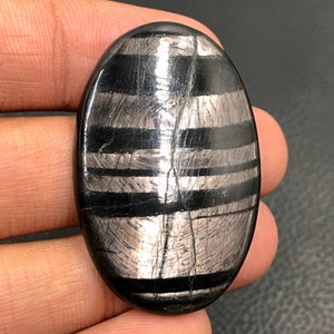 Cabochão de hiperstênio...Cabochão de labradorita de veludo...Cabochão oval...42x27x5mm...61Cts..#i9568