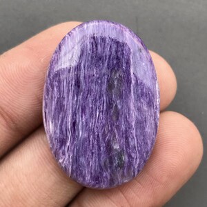 Cabochon Charoite lilas... Cabochon ovale... 33x23x7mm...44Cts...#G9272