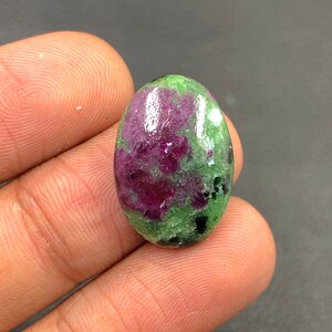 Cabujón Zoisita Rubí... Cabujón Ovalado... 21x15x5 mm... 16 Cts... A#M6751