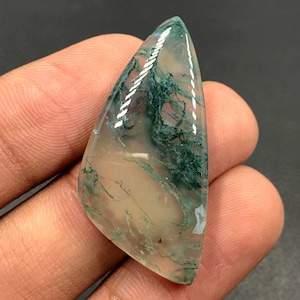 Cabochon d’Agate de mousse... Cabochon de forme libre... 37x18x6mm... 28Cts... #i8021