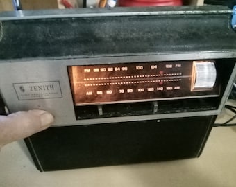 Antique ZenithAM FM Transitor Radio