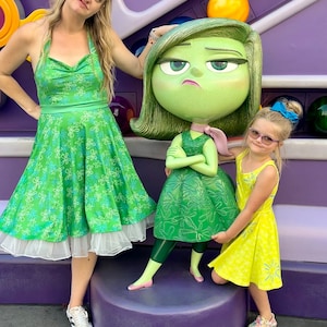 Disgust - Inside Out - Disney Bounding - Dapper Days - Damen Neckholder-Kleid mit TASCHEN