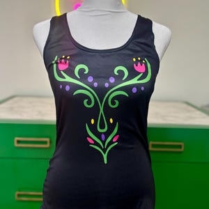Conjunto de viagem Anna - Disney Bounding - Tamanhos estendidos - Regata feminina estilo nadador