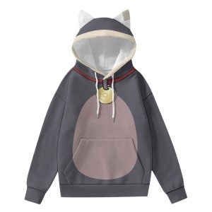 Pu&ograve; includere: Felpa con cappuccio grigia con un design a forma di gatto. La felpa ha un grande viso di gatto sul davanti con un collare e un campanello. Il cappuccio ha le orecchie di gatto.