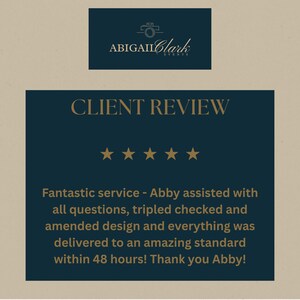 以下が含まれることがあります： 「CLIENT REVIEW」の文字が金色で書かれた顧客レビューのグラフィック。レビューには金色の星が5つと、サービスと迅速な対応を称賛する推薦文が含まれています。Abigail Clark Eventsのロゴが上部にあります。