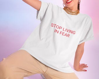 Empowerment 'Stop Living In Fear' uniseks T-shirt: inspirerend vetgedrukt shirt