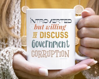 内向的だが政府の腐敗について議論する意欲のある陶器製コーヒーマグ