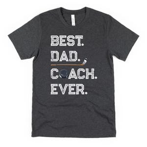Camiseta "El mejor papá entrenador de la historia", camiseta de entrenador de hockey para el Día del Padre, regalo para papá entrenador. imagen 8