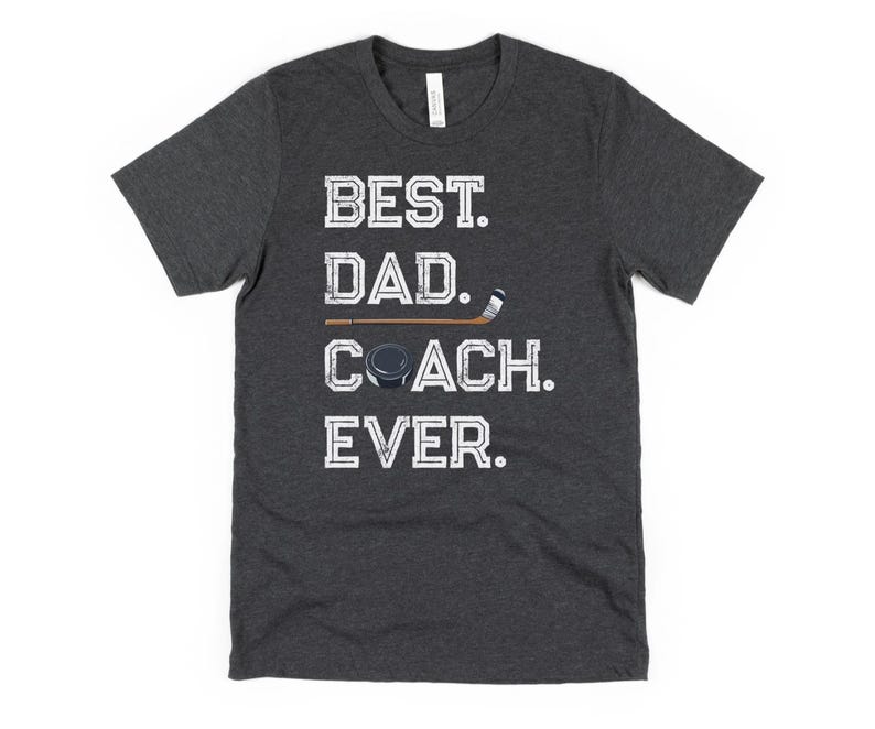 Camiseta "El mejor papá entrenador de la historia", camiseta de entrenador de hockey para el Día del Padre, regalo para papá entrenador. imagen 8