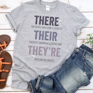 Camiseta divertida &quot;Allí están&quot;, camiseta de profesor de gramática inglesa, camiseta divertida de lengua y literatura, camiseta de profesor de inglés, camiseta divertida de gramática, camiseta de lectura