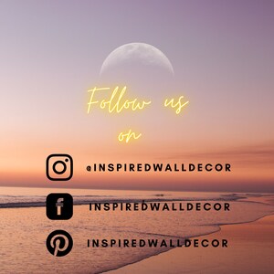 Puede incluir: Una puesta de sol sobre el oc&eacute;ano con una luna creciente en el cielo. El texto dice "Follow us on" con iconos de redes sociales y nombres de usuario para Instagram, Facebook y Pinterest: @inspiredwalldecor, inspiredwalldecor, inspiredwalldecor.