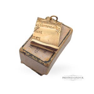 Vintage Solid Gold Geburtsurkunde Charm 9 Karat - Kleines Gold Geburtstag oder Taufgeschenk - Gravur Name & Datum