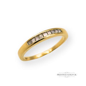 18 Karat Gold Diamant Halb Eternity Ring, gestempelt 18K, UK O US 7 1/4, mit 9 Princess Cut Diamanten, 2,5 mm breiter Band Diamantring aus Massivgold