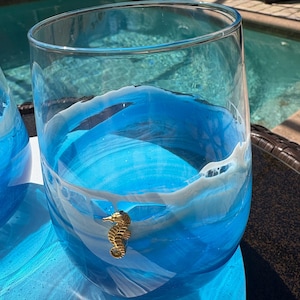 Set of Seahorse wine glasses/stemless coastal wine glass/resin wine glasses