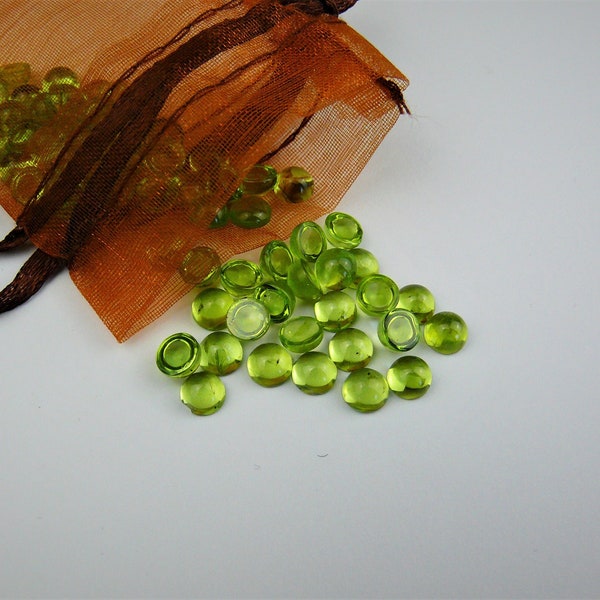 Peridot Cabochon Pair (Set of 2) / Olivine Gemstones || Round 5 x 5 mm