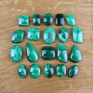 Piccoli cabochon di malachite || Ovali / Gocce / Quadrati / Altre forme