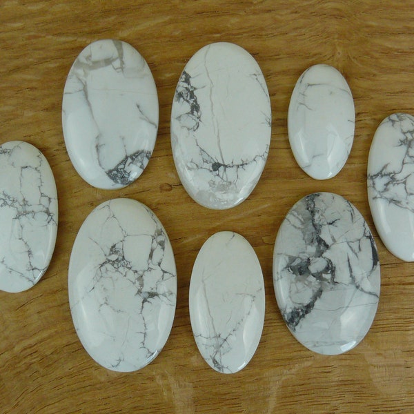 Howlith Cabochons || Oval