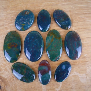 Heliotrope Cabochons / Blood Jasper || Oval