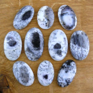 Cabochon di opale dendritico / opale muschiato || Ovale