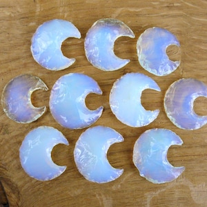 Opalite intagliata / Vetro opalino || Lune / A forma di luna / Luna crescente