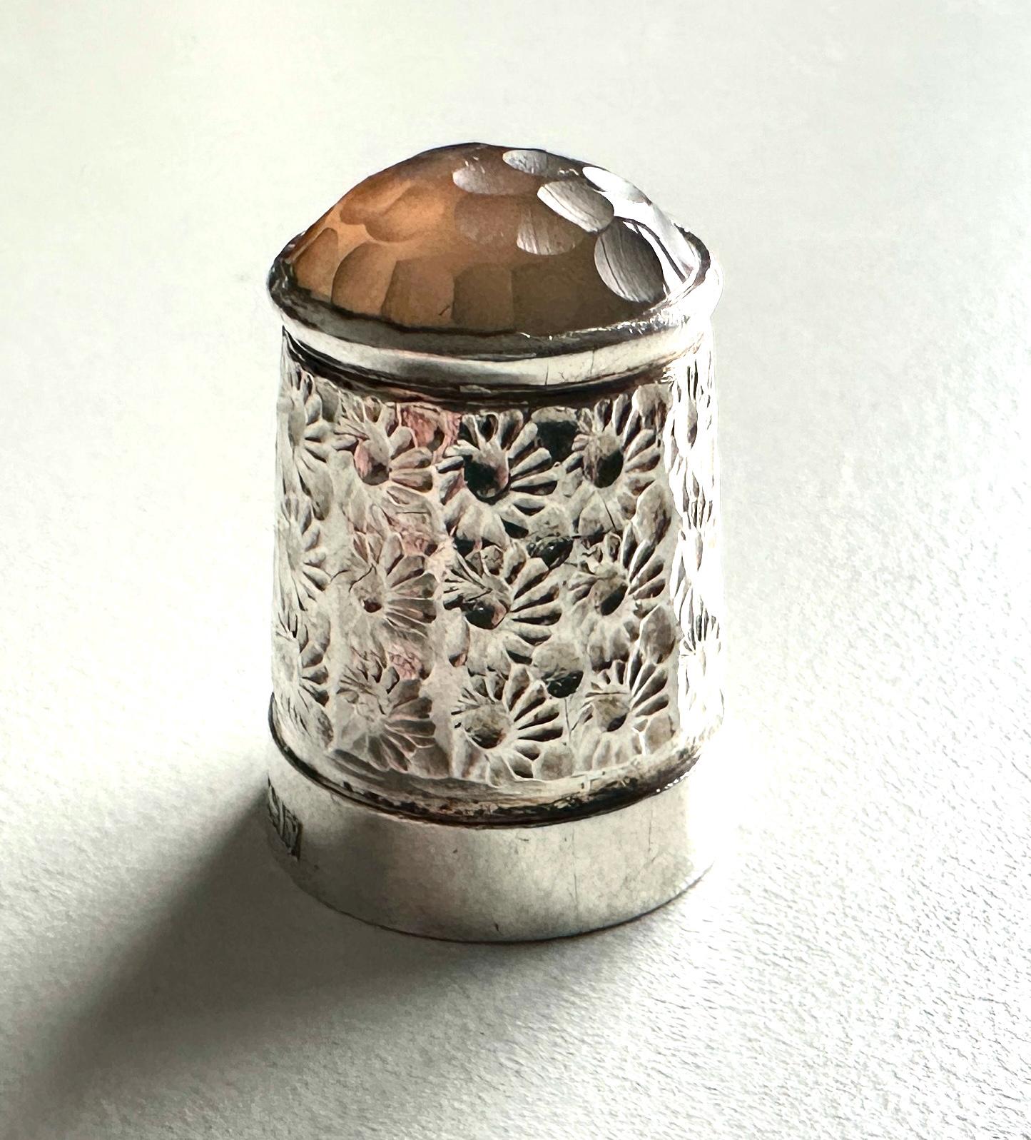 Vintage Hallmarked 1962 Sterling Silver Agate Top Thimble - James Swann & Sons