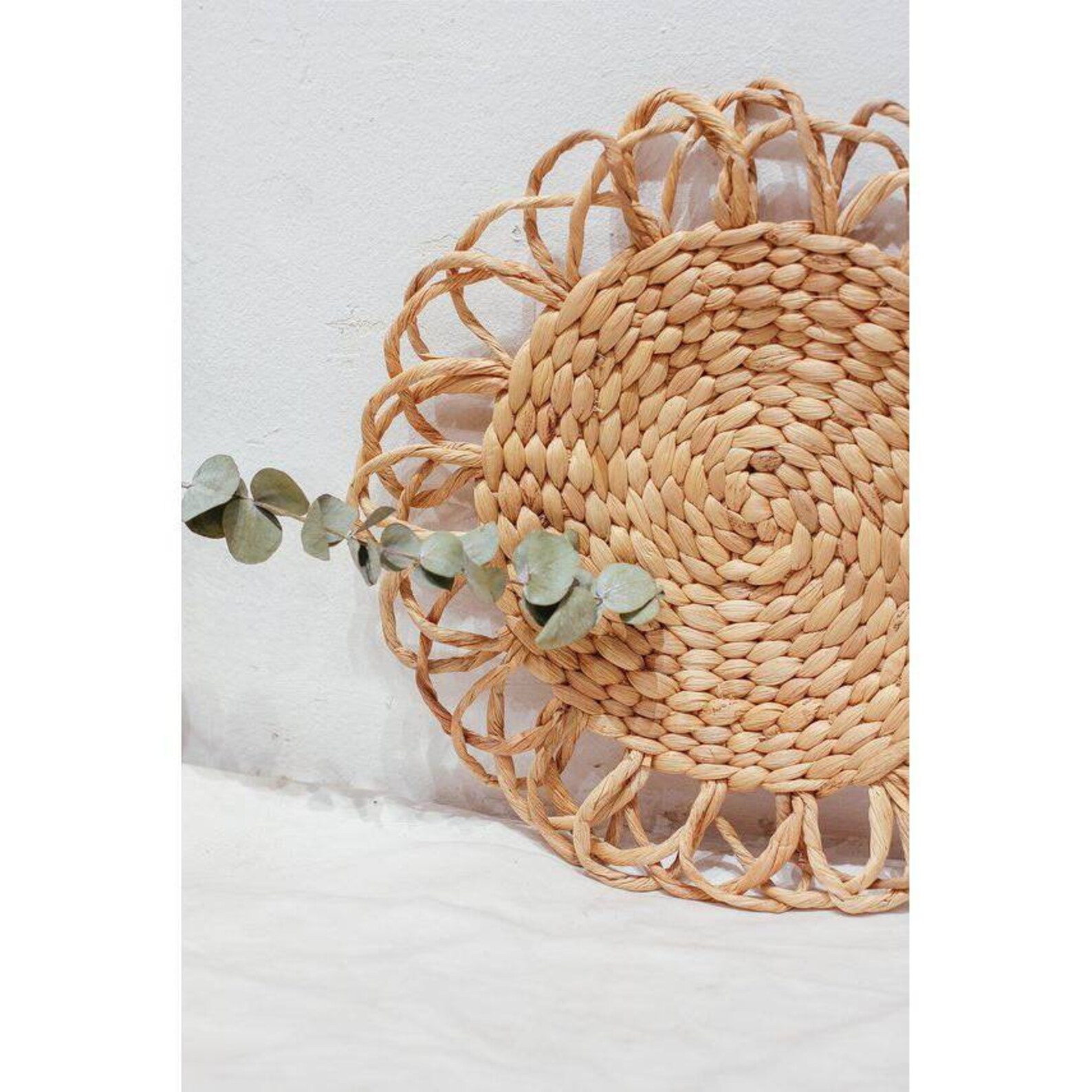 New Set of 2/4/6 Unique Natural Rattan Placemat/ Wicker Floral Plate