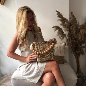 Wicker bag with wood bead - Wicker bag, staw bag, stylish bag, Bead bag, Handle bag, Wicker, Straw.