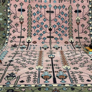 Hand Knotted Wool Oushak Rug: Lt. Pink Contemporary Floral