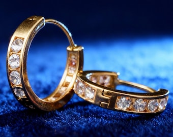 Orecchini a cerchio in oro massiccio 14 carati con zirconi cubici / Piccoli orecchini a cerchio in oro / Delicati orecchini in oro per tutti i giorni / Regalo di gioielli fatti a mano per lei