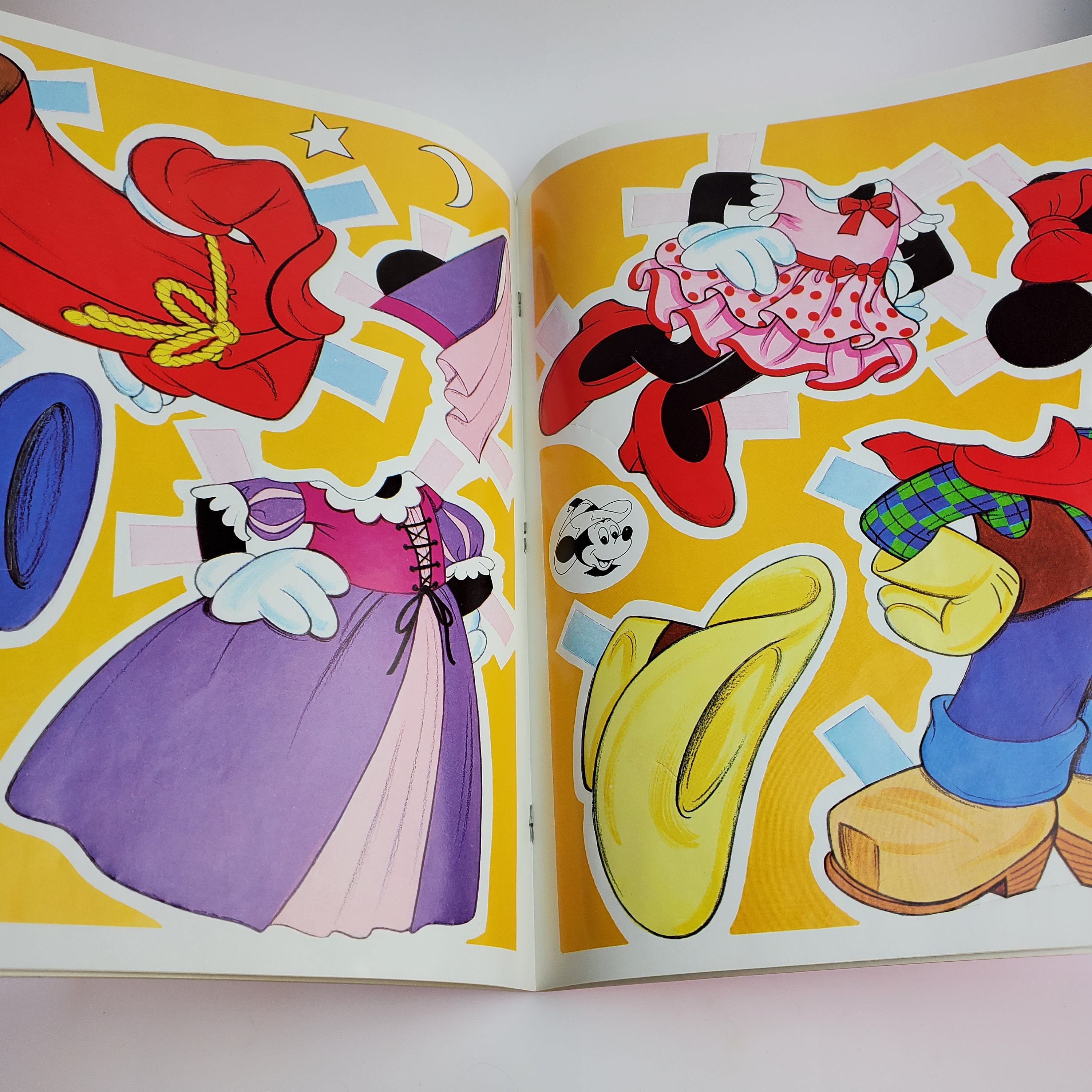 Mint Uncut 1983 Walt Disney Mickey & Minnie Mouse Paper Doll Book