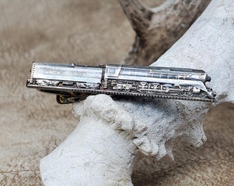 Vintage Southern Pacific Daylight Steam Locomotive Tie Bar.
