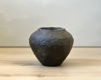 Vase en papier mâché, récipient fait main, texturé, couleur noir vieilli/anthracite, cadeau unique, pièce tendance bio, décoration durable et neutre