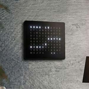 Orologio a Parole Italiano XL – Orologio da Parete LED Moderno | Regalo Personalizzato per Casa o Ufficio