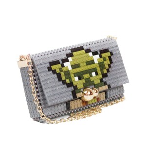 Cartera cuadrada  con dibujo de Yoda - Cambia su dibujo cuando quieras -  Bloques tipo Lego de alta calidad - Envío Gratuito