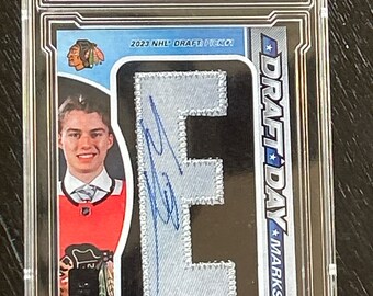 2023-24 Connor Bedard Rookie Draft Day Écusson de maillot autographié Prospect, Grade RC Chicago Reprint Card Draft #1 Choix