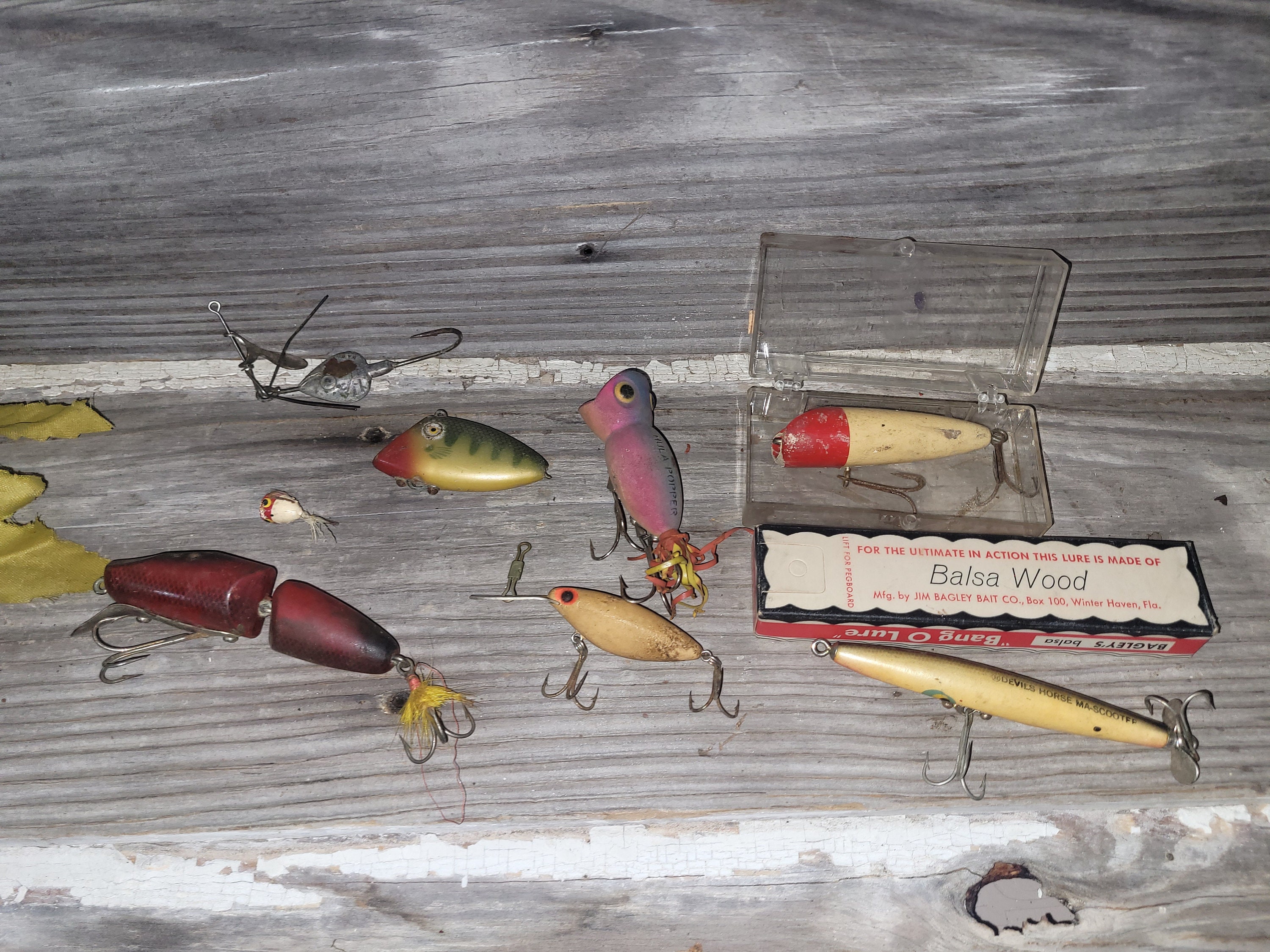 Mixed lot of 16 Vintage Fishing Lures, Wood, Rubber , Fly  used old