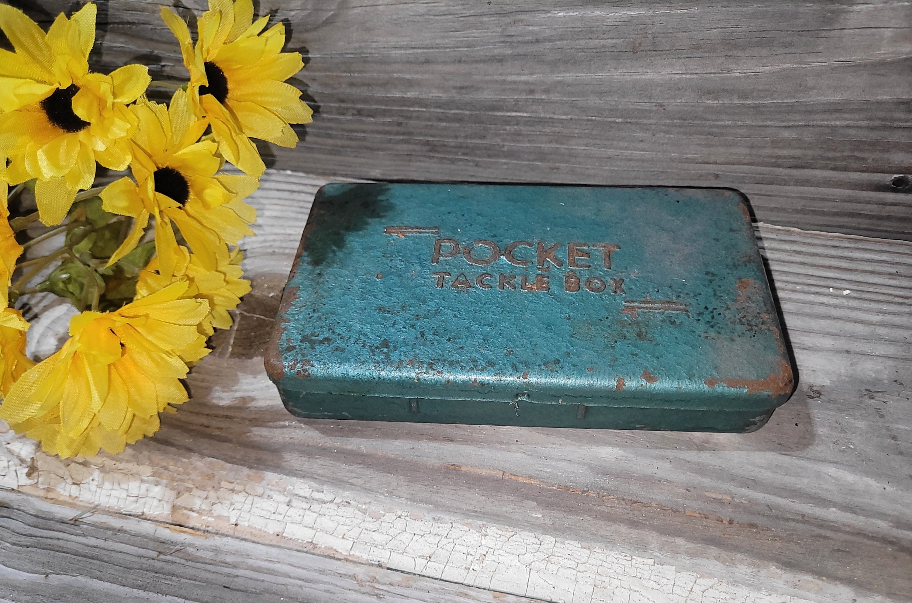 Very Old Rusty Pocket Tackle Box | Vintage Teal Fisherman Pocket Tackle Box