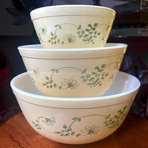 3 x Vintage 1980s Shenandoah/Wintergreen Pyrex Mixing/Nesting Bowls #401, #402, #403