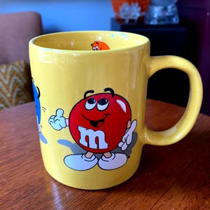 Tazza gialla M&M's vintage del 1996