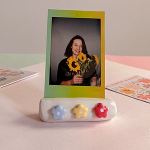 Handshaped Photo Stand / Flower Photo Stand / Tiny Photo Stand / Modern Home Decor / Polaroid Photo Stand / Flower Market Card Holder / Gift