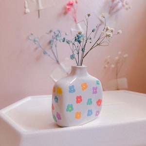 Vasinho de flores em miniatura / Design retrô moderno / Mini presente de aniversário / Maximalista / Botão colorido / Decoração de casa original / Decoração de floricultura