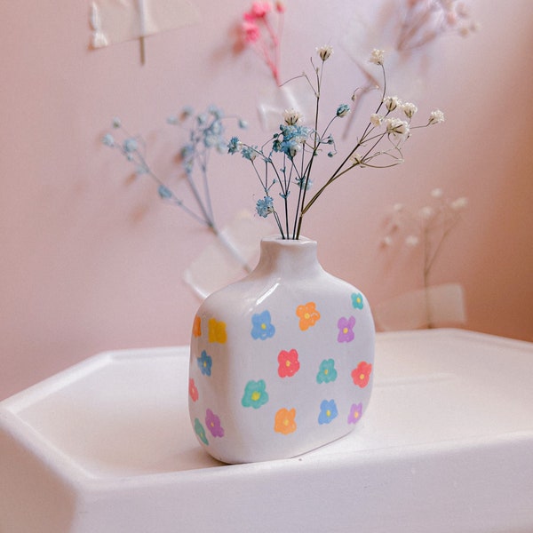 Flower Tiny Vase / Funky Retro Design / mini birthday gift / modern flower vase / Colorful bud vase / Boho Home Decor / Flower Market Decor