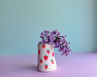 Strawberry Tiny Vase / Mini vase / Dried Flowers Arrangement / Home Decoration / Shelf Mini decor / Funky Design / Retro cute Home Decor /