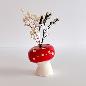 Mushroom Tiny Vase / Miniature mushroom / Mushroom dollhouse / Mushroom decoration / Mushroom lover gift / Mycologist Gift / mushroom person