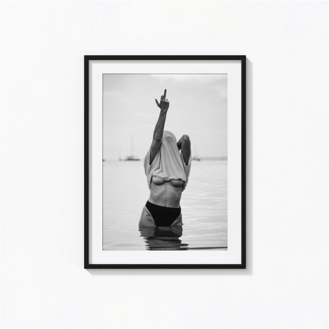 middle-finger-print-feminist-middle-finger-black-and-white-wall-art