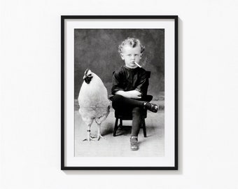 Niño con impresión de gallo de pollo, arte de pared en blanco y negro para niños fumadores, impresión vintage, impresiones fotográficas, impresión de arte fotográfico de calidad de museo