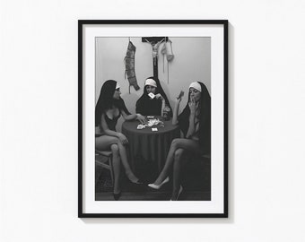 Impresión de cigarrillos de monjas, monjas fumadoras, arte de pared blanco y negro vintage divertido, impresión vintage, impresiones fotográficas, impresión de calidad de museo