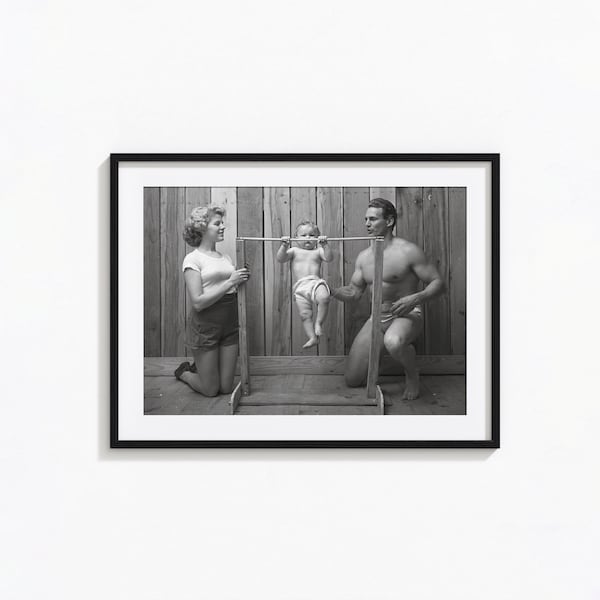 Bodybuilder Gene Jantzen Baby Workout Druck, lustige schwarz und weiß Wandkunst, Vintage Druck, Fotografie Drucke, Fotodruck in Museumsqualität
